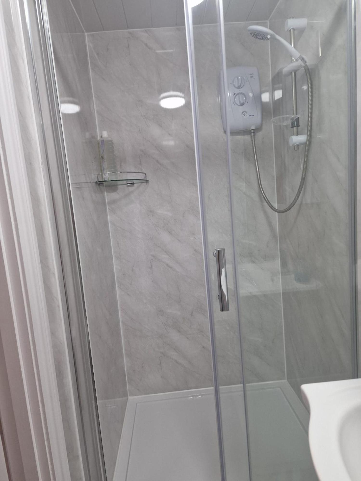 Studio Flat On Straight Road, Harold Hill, Havering المظهر الخارجي الصورة