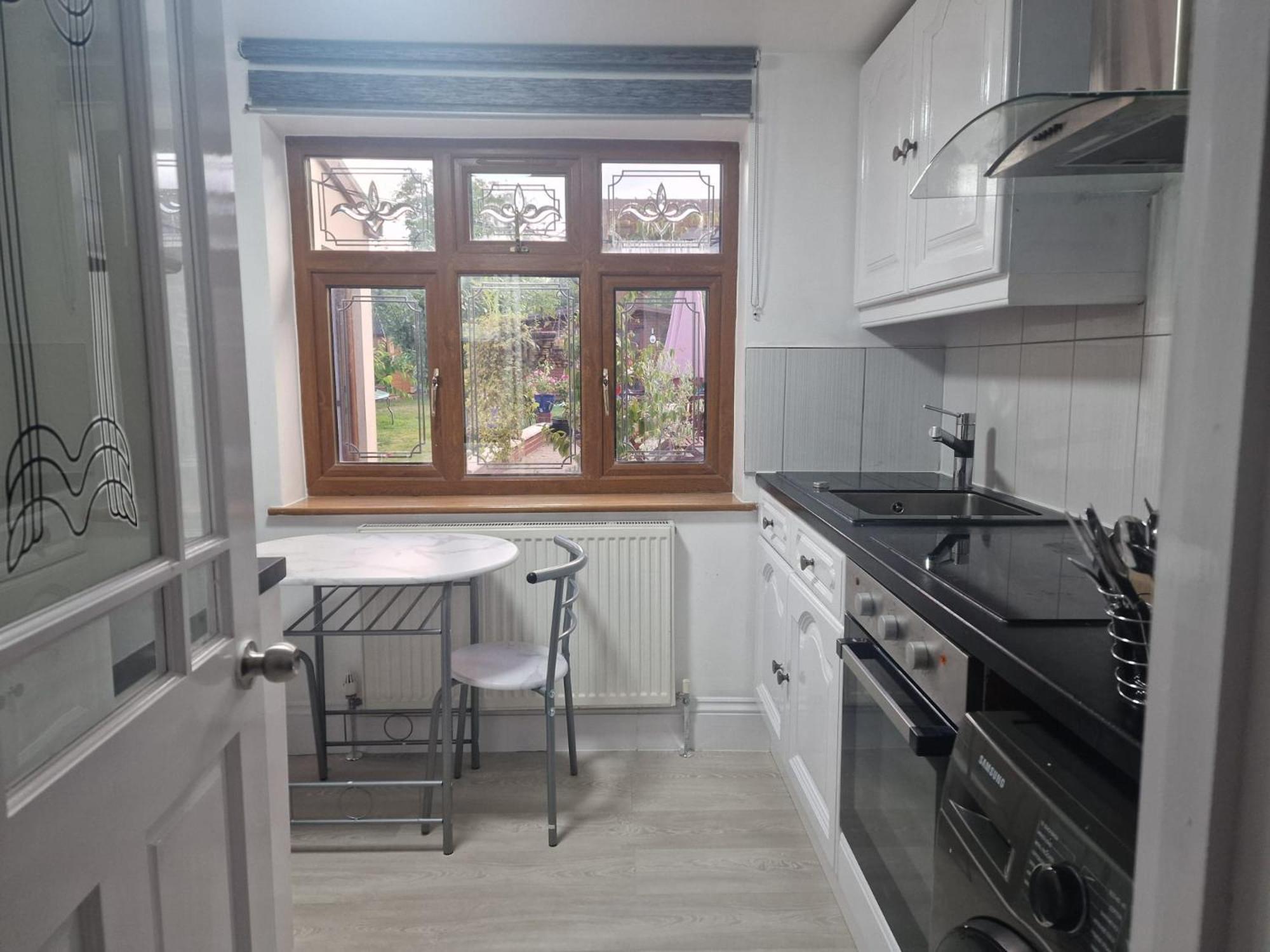 Studio Flat On Straight Road, Harold Hill, Havering المظهر الخارجي الصورة